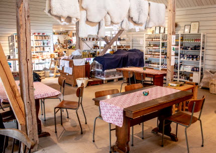 Sen 2002 har Grepstad växt från en jordgubbsodling till en gårdsbutik med kaffeservering.