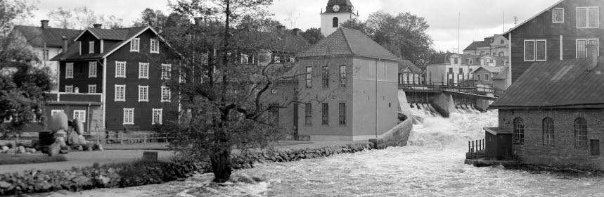 Arkivbild från tidigt 1900-tal som visar Mjölbys kraftstationer (foto)